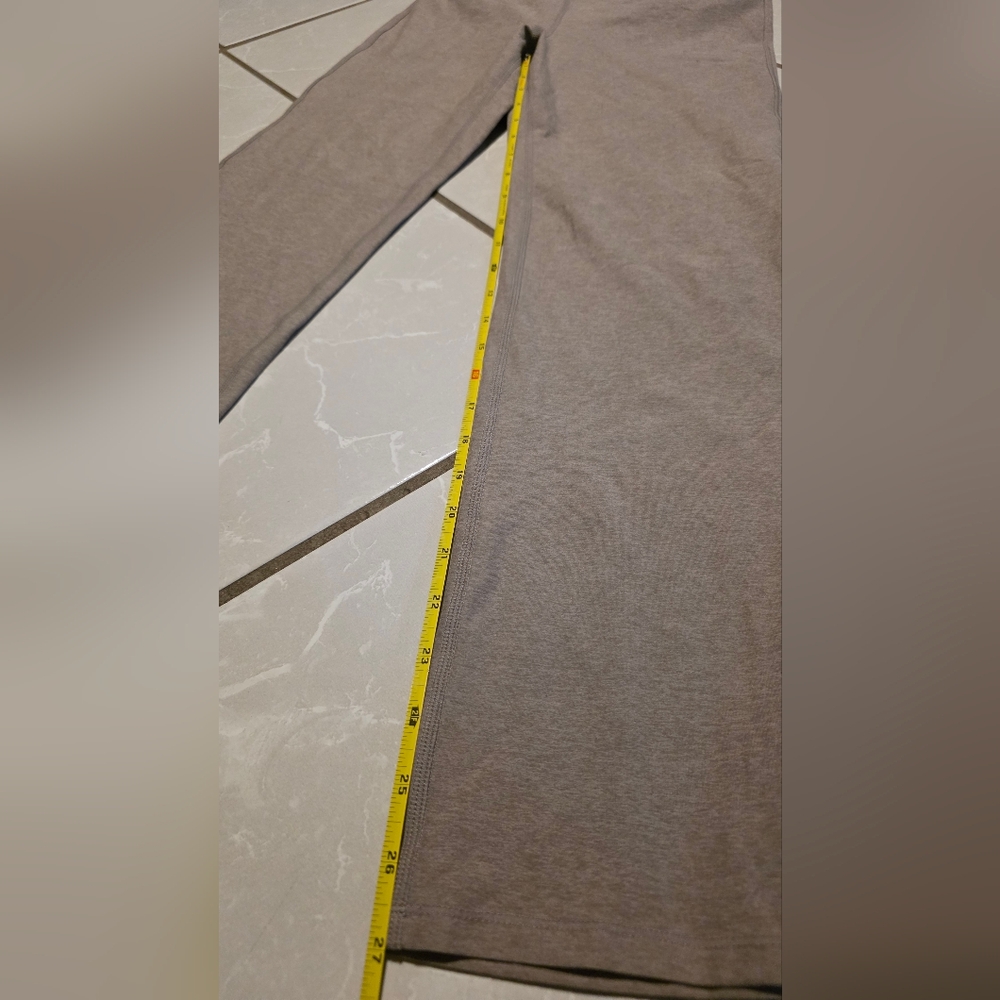 Vuori Womens Pants Mid Rise Elevation Slim Bootcut - Picture 7 of 7